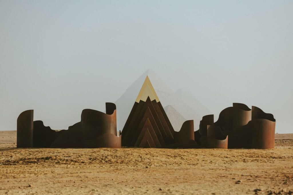 έκθεση γλυπτών πυραμίδες Γκίζας